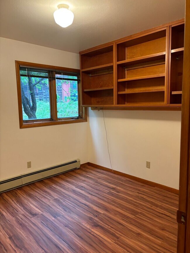 Building Photo - Available NOW Home in the Hills 3 Bed/1.25...