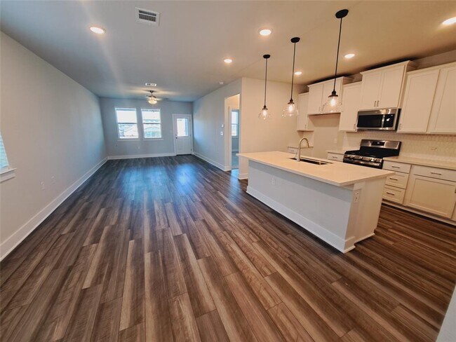 Building Photo - 1720 Purple Martin Dr