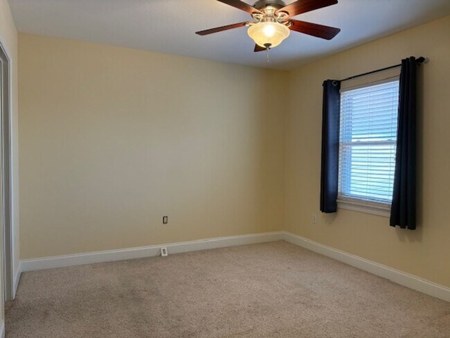 Building Photo - 532 Valparaiso Pkwy