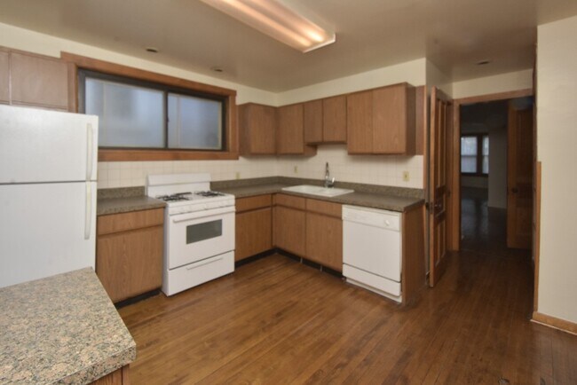 Building Photo - 1246 W Diversey Pkwy