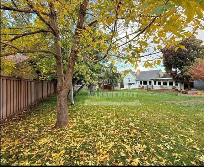 Building Photo - Beautiful Millcreek Home!