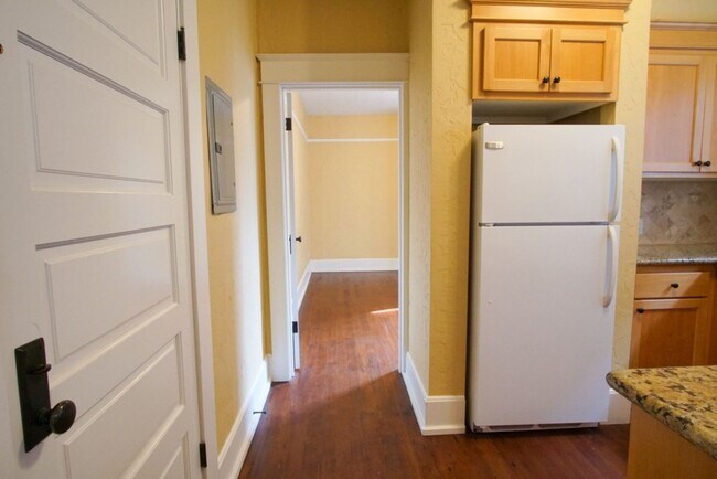 Building Photo - Fantastic 1-Bed w/ Hardwoods, DW, and SO M...