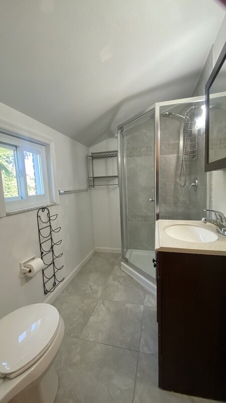 Building Photo - 121 Lois Dr