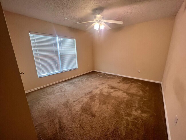 Building Photo - 1209 SW Idol Ave