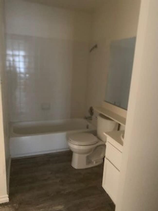 Building Photo - Update unit!!