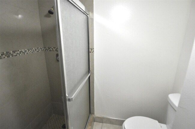 Building Photo - 4354 NW 9th Ave