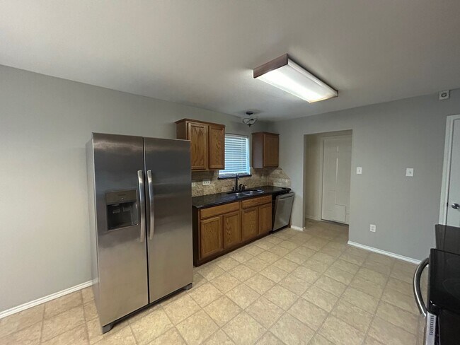 Building Photo - Spacious 4 bedroom China Spring Home