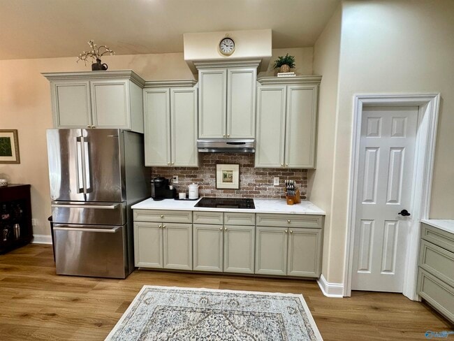 Building Photo - 1024 Split Rock Cove