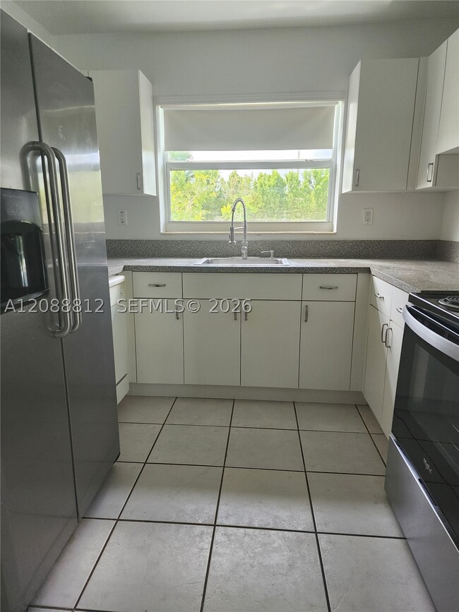 Building Photo - 9301 SW 54th St