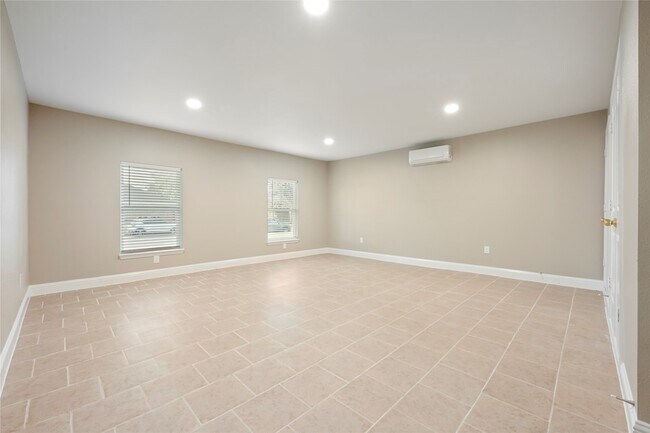 Building Photo - 3479 Rockrill Dr