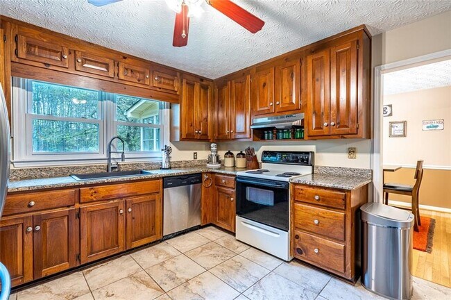 Building Photo - 465 Dobbs Rd