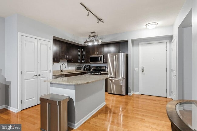 Building Photo - 440 L St NW