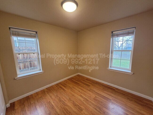 Building Photo - 1124 E 7th Ave