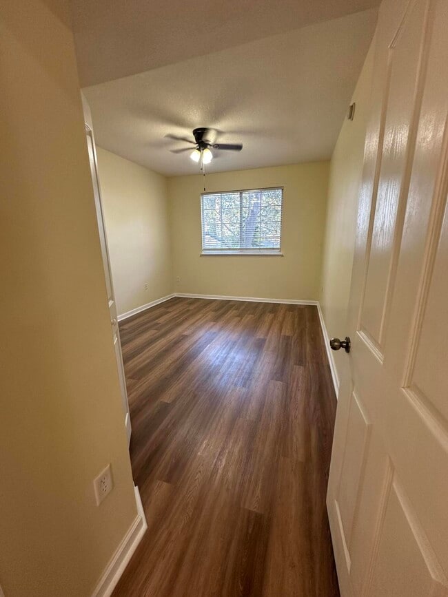 Building Photo - 9905 Baywinds Blvd