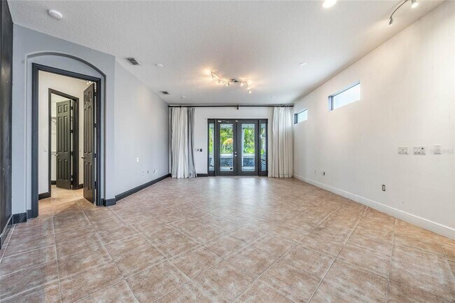 Building Photo - 349 La Creek Ct
