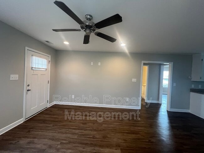 Building Photo - 115 E Kennel Ln