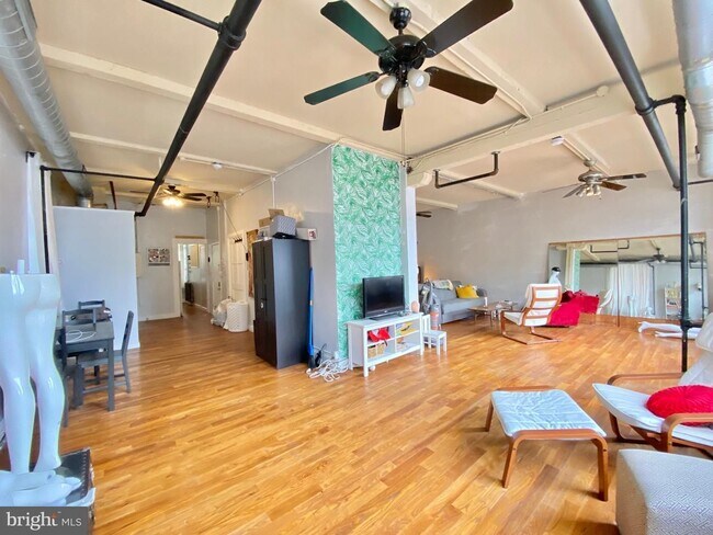 Building Photo - 14-16 W Harvey St