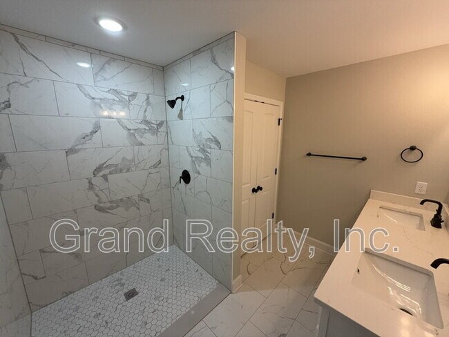 Building Photo - 4880 E Spencer Field Rd