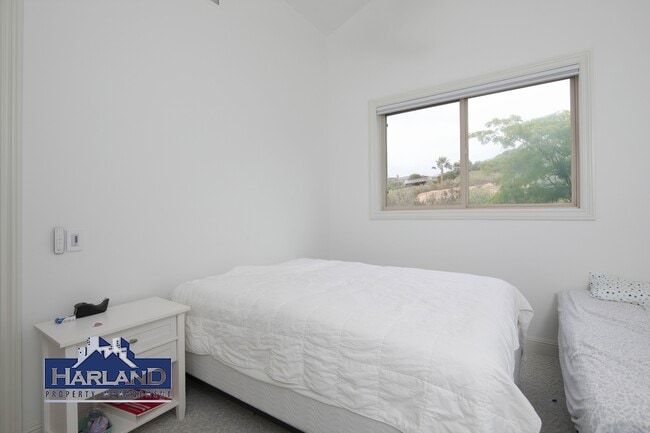 Building Photo - 760 Bonair Pl