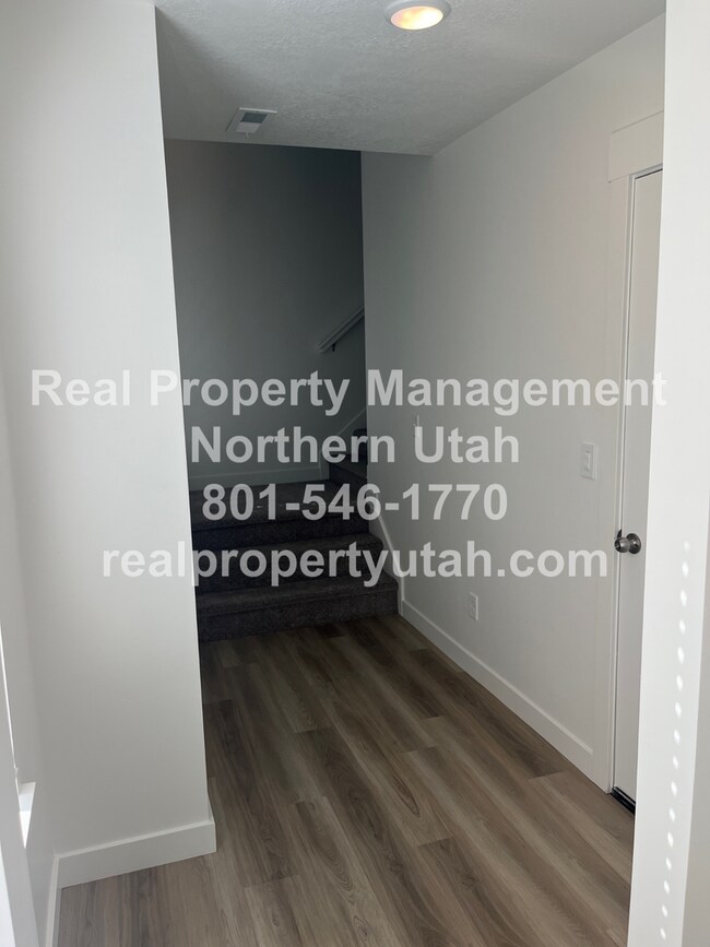 Building Photo - 3084 N 1600 E
