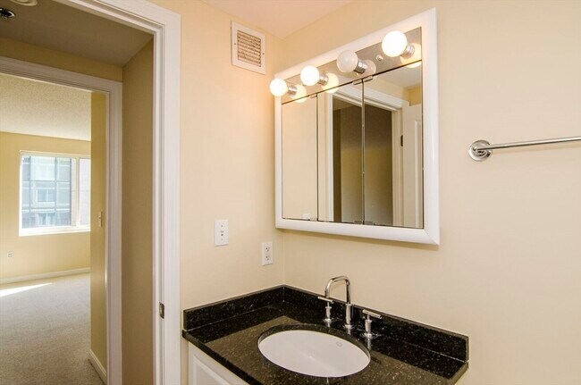 Building Photo - 10 Museum Way