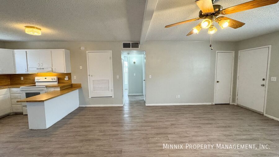 Building Photo - 2401 W 19th