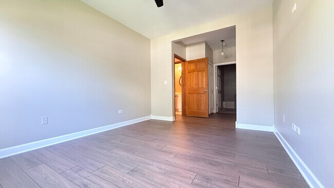 Building Photo - 2437 Oneida Ln