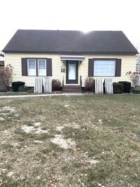 Building Photo - 15 Grounds Pl