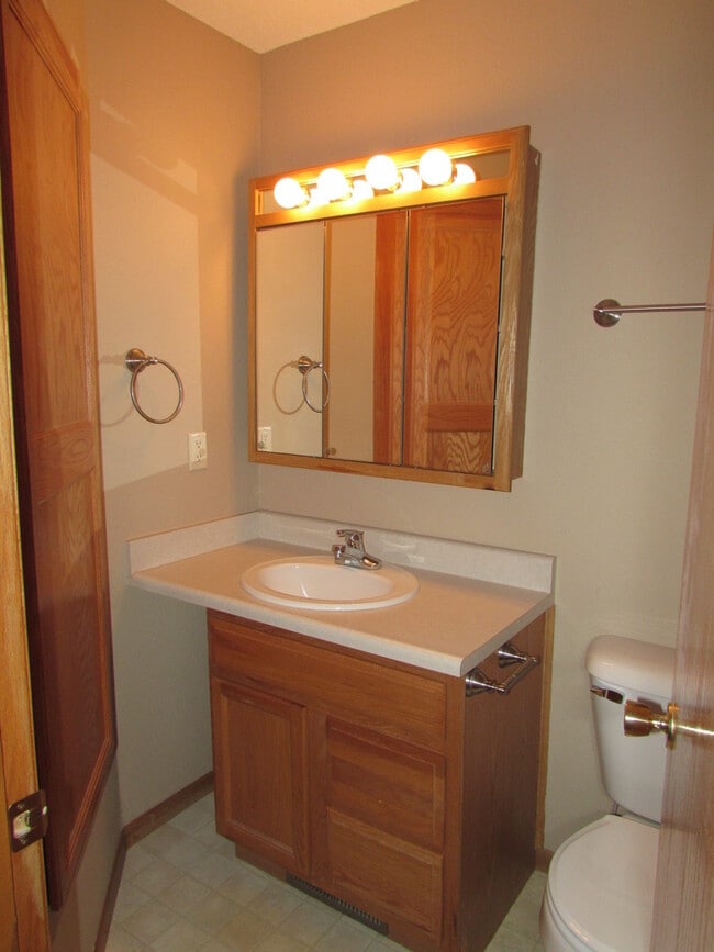 Building Photo - 4 BEDROOM | 3 BATH | FENCED YARD | DOUBLE ...