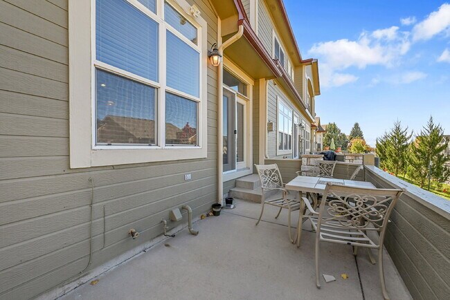 Building Photo - $2,095.00, 3-bed + Bonus room, 2.5 bath, l...