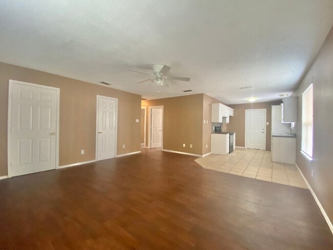 Building Photo - Move in special - second month's rent is $300 off.