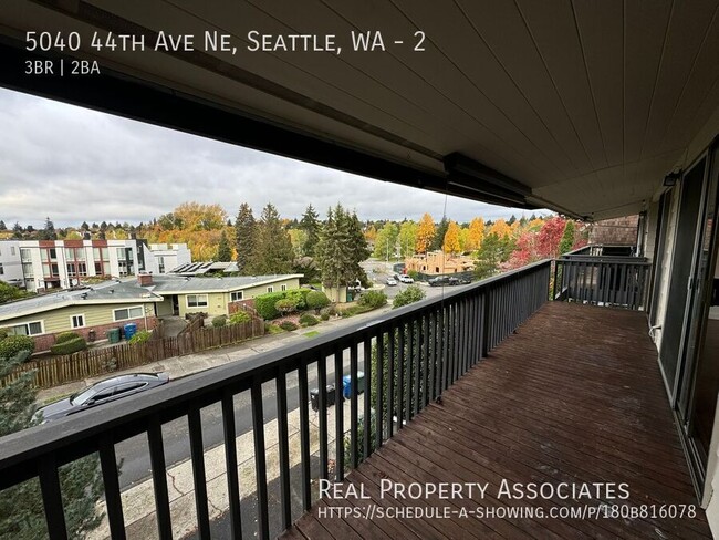 Building Photo - Laurelhurst Three Bedroom