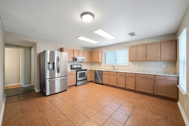 Building Photo - Spacious 4-Bed Home with Fenced Yard and Garage in Cibolo – 2,568 Sq Ft of Comfort