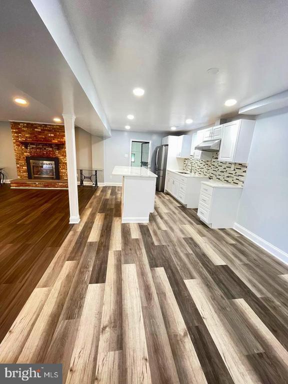 Building Photo - 5103 Acorn Dr