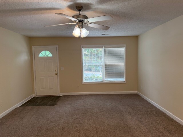 Building Photo - 116 Country River Dr