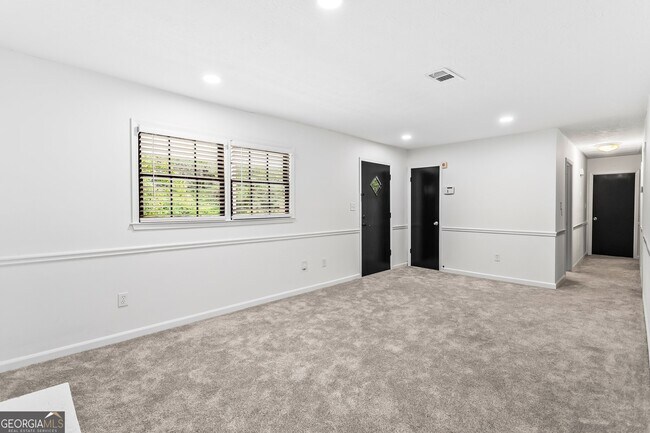 Building Photo - 2923 Bicentennial Dr SW
