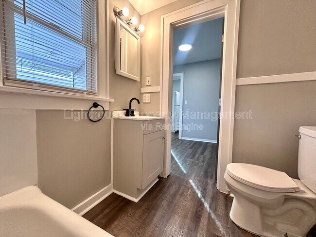 Building Photo - 1000 Cass Ave SE