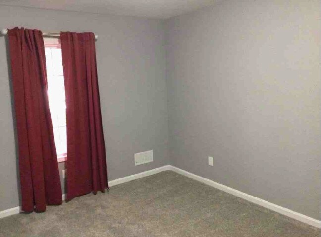 Building Photo - 190 St Matthews Ave