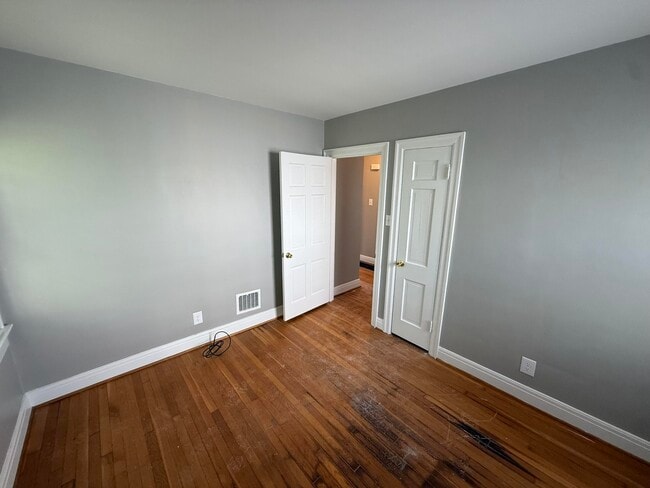 Building Photo - 1107 Highland Park Dr