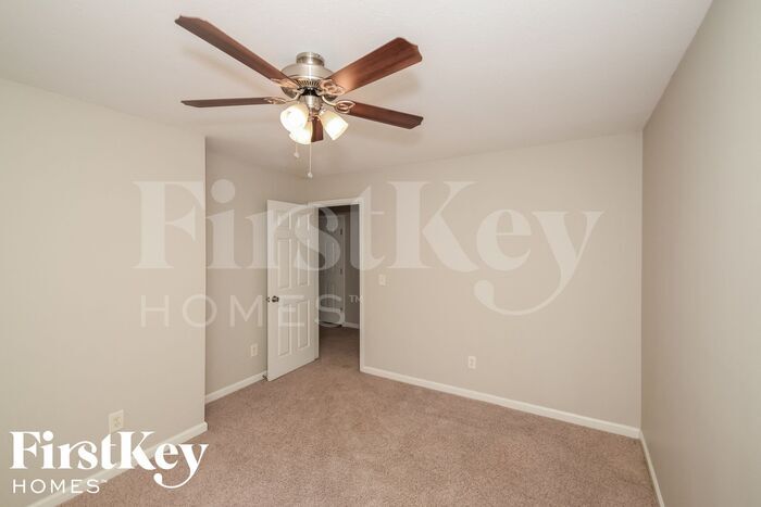 Building Photo - 4005 Cambridge Dr