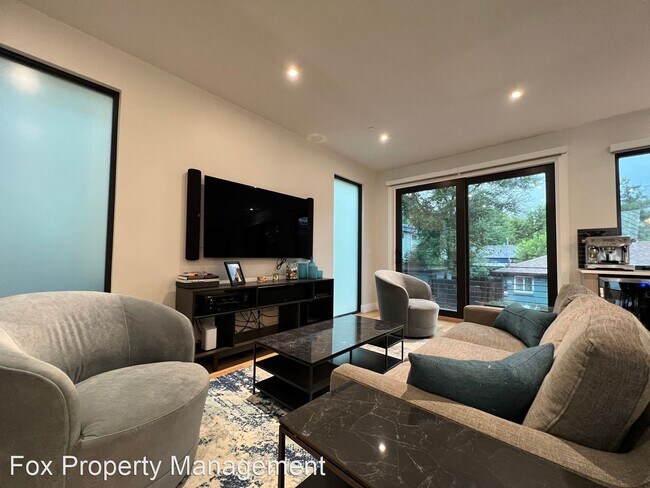 Building Photo - 3 br, 2.5 bath House - 940 North Street Un...