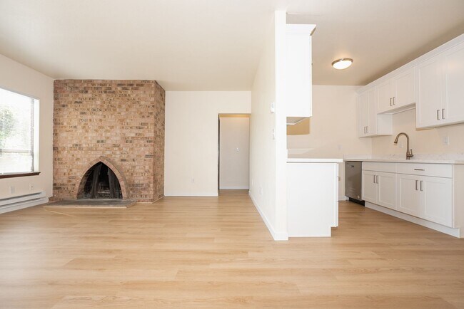 Building Photo - 3421 23rd Ave W
