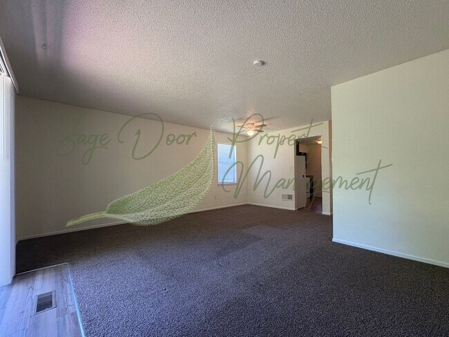 Building Photo - SPACIOUS TOWNHOME WITH GARAGE!!!