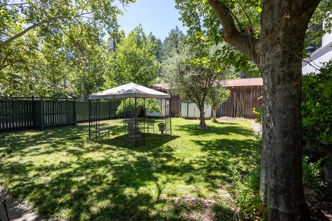 Building Photo - 1001 Myrtle St