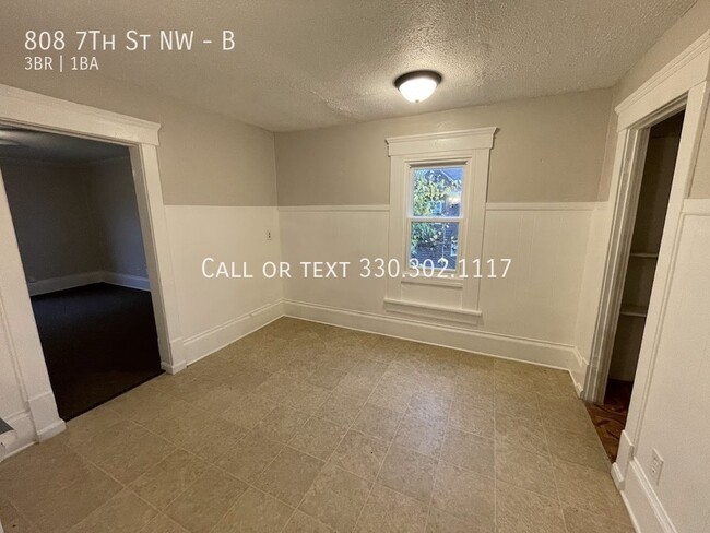 Building Photo - Three bedroom one bathroom second level ap...