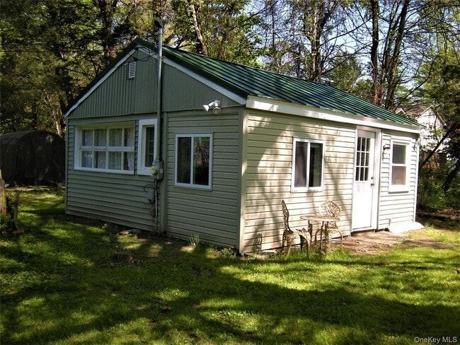 Building Photo - 406 Sepasco Center St