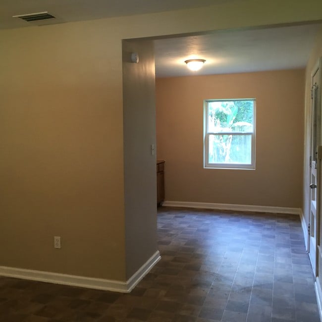 Building Photo - 5160 Columbus Ave