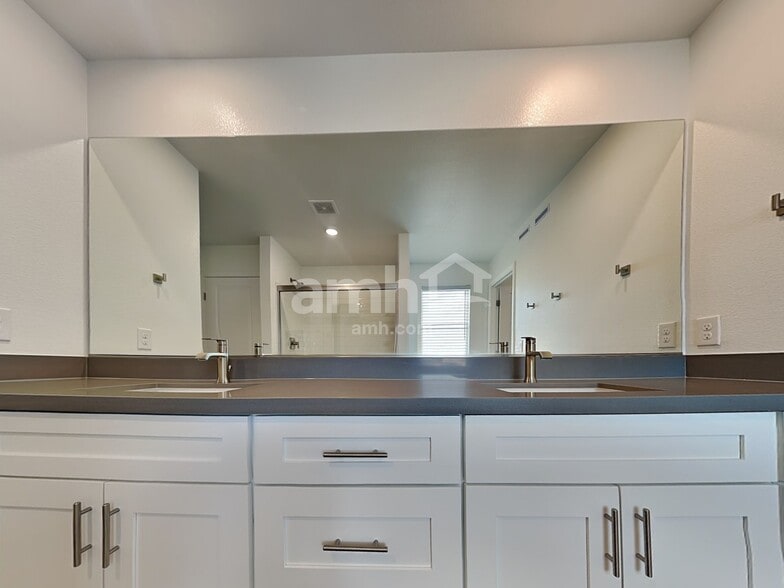 Building Photo - 4848 Blushing Star St