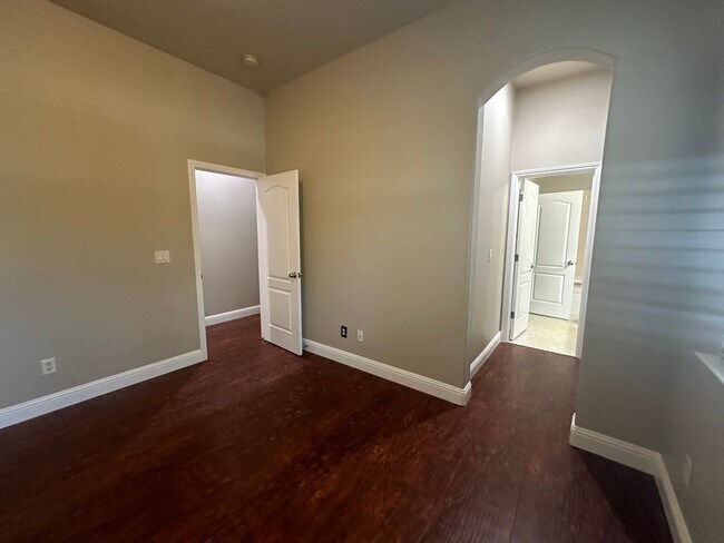 Building Photo - 4333 Reveil Ln