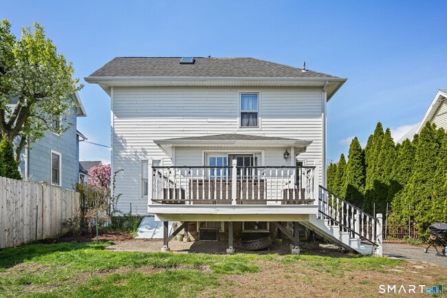 Building Photo - 8 Quintard Ave